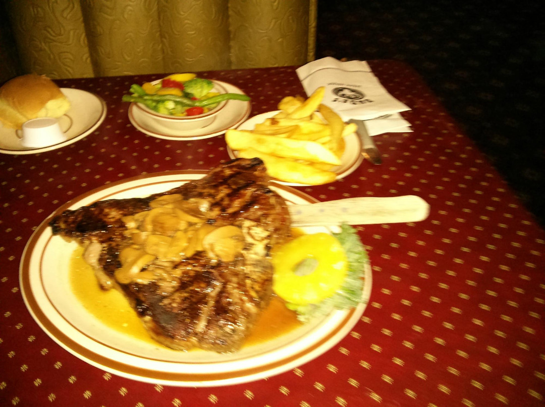 Sidney餐馆和美食-Dude's Steakhouse & Brandin' Iron Bar