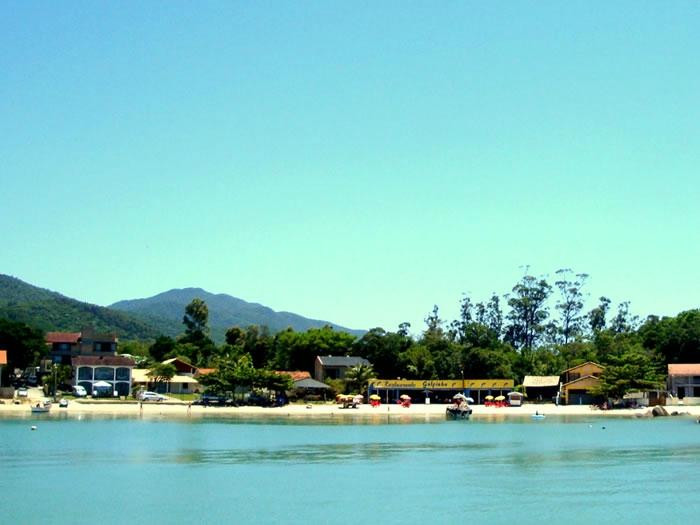 Baia Dos Golfinhos Beach景点图片