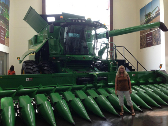 John Deere Harvester Works Factory Tour-East Moline必去景点