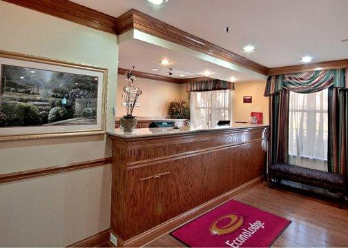 Econo Lodge Inn and Suites主图