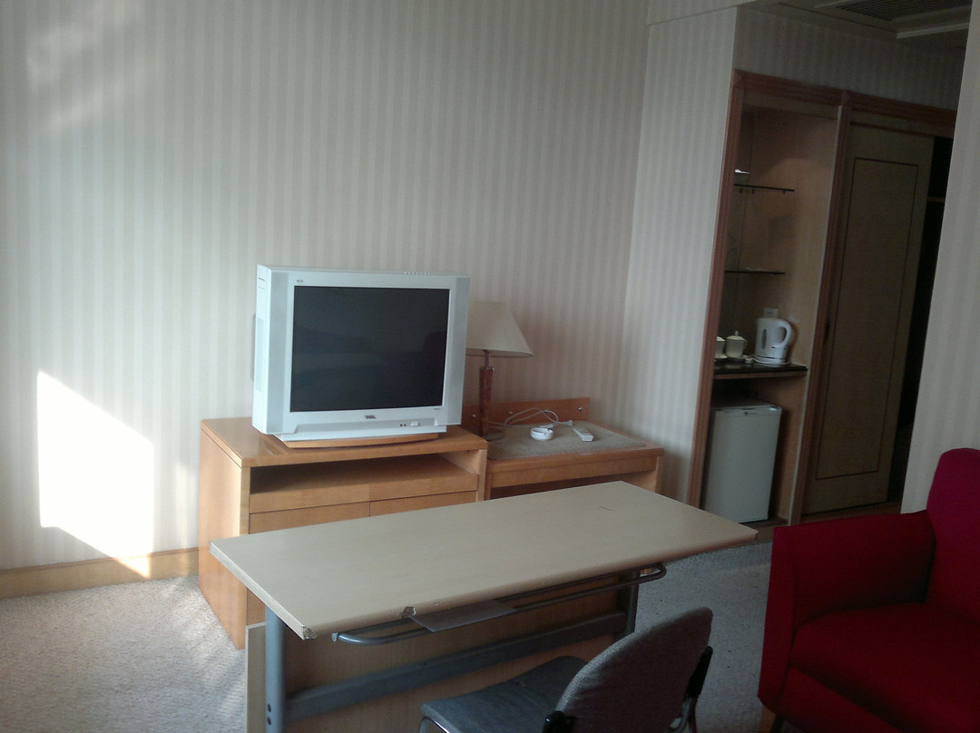 燕春花园酒店主图