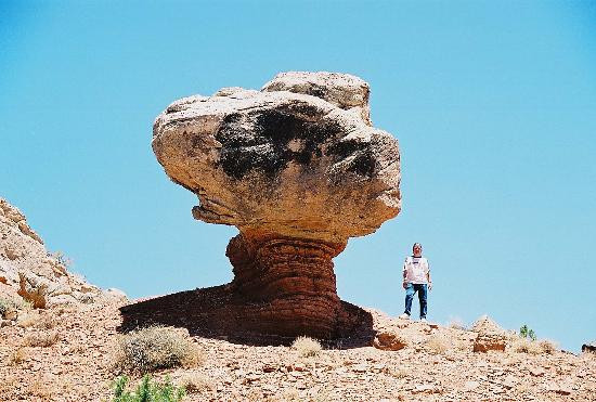 Cathedral Valley Loop-圆顶礁国家公园必去景点