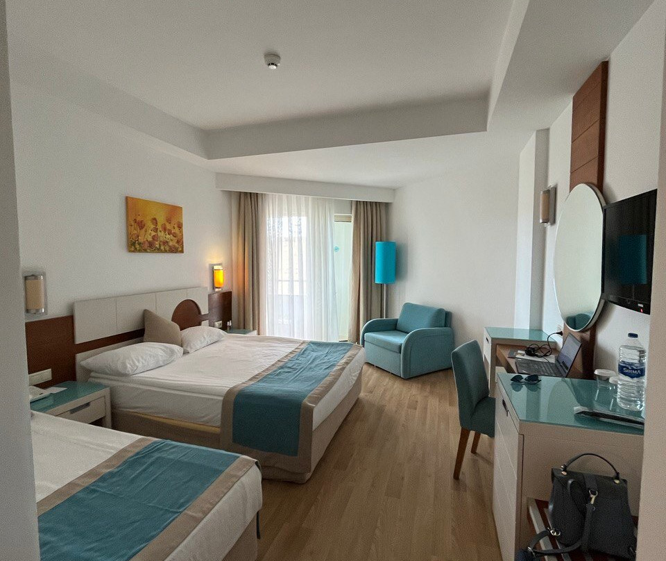 Zena Resort Hotel主图