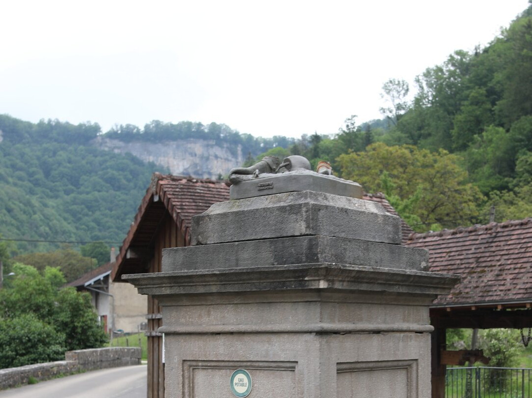 Fontaine rue du chalet-La Marre必去景点