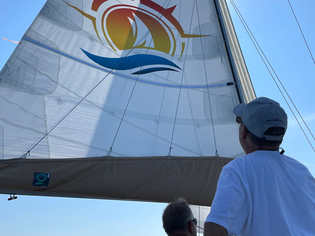 Two Brothers Sailing Adventures-特拉弗斯城必去景点