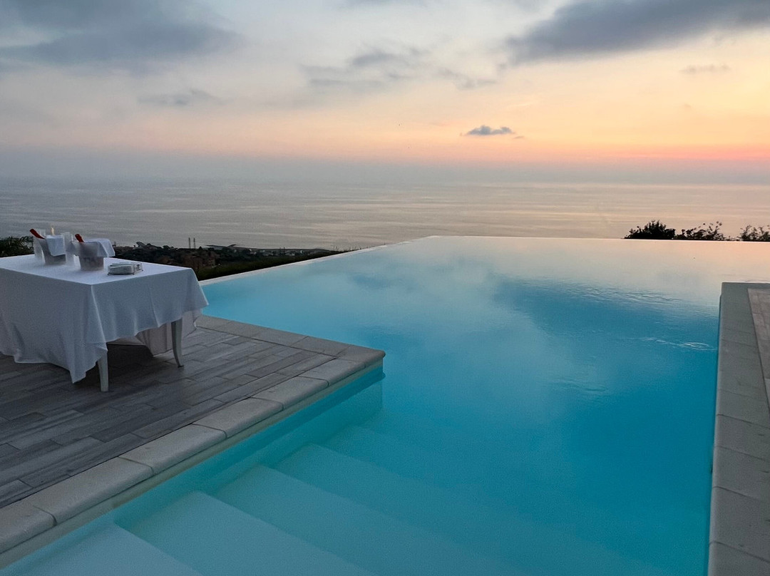 White Club Residence主图