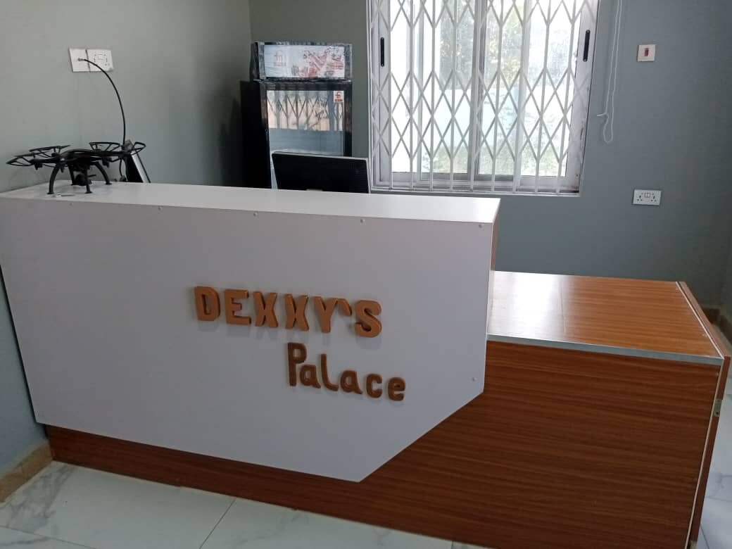 Dexxy's Palace Hotel