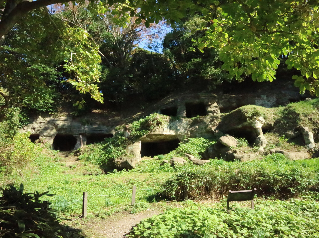 Mandarado Yagura Tombs景点图片