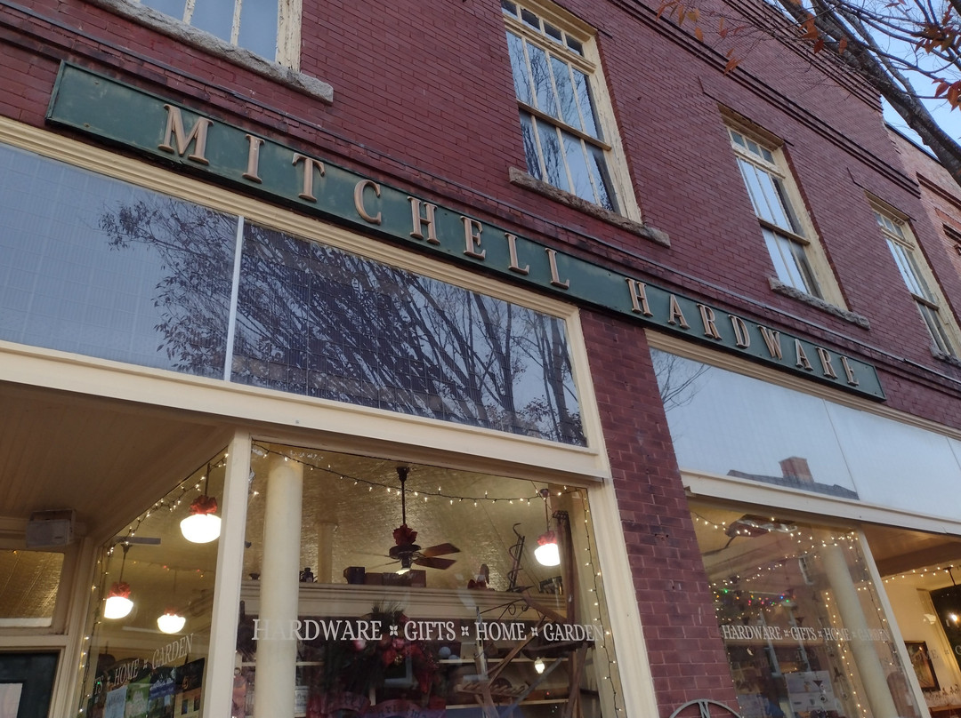 Mitchell Hardware景点图片