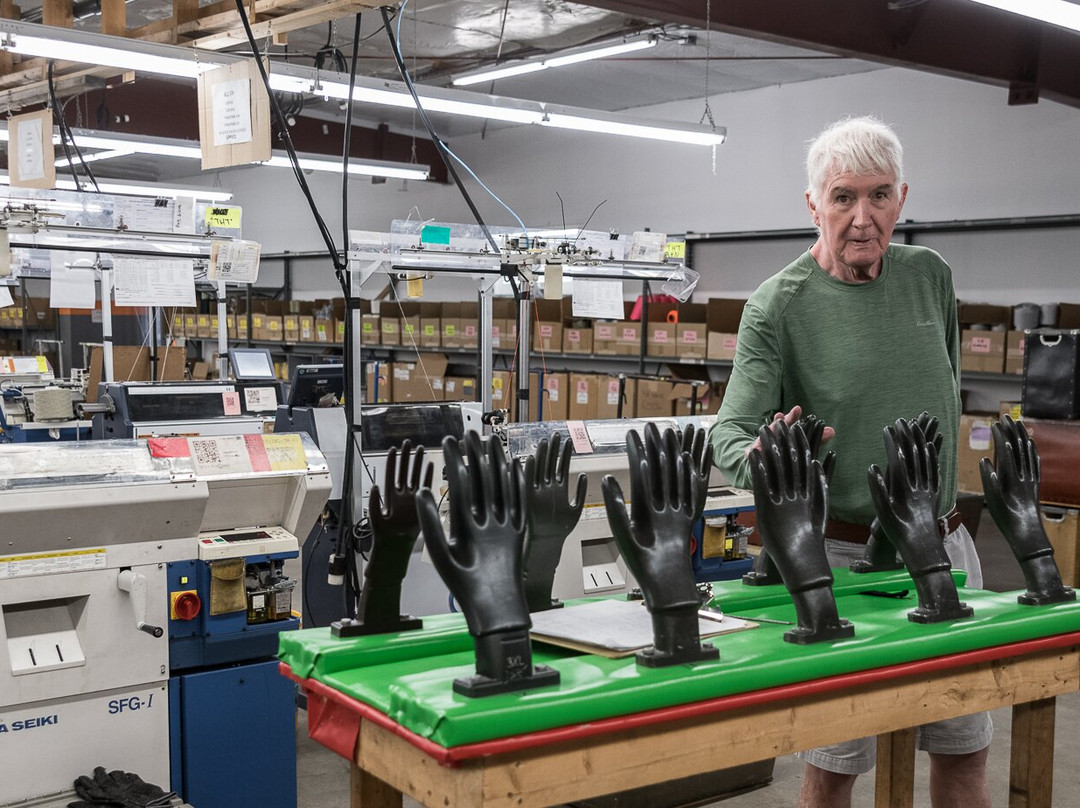 The Canadian Glove Museum景点图片