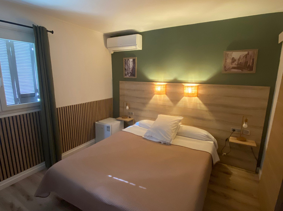 Hotel le Grillon主图