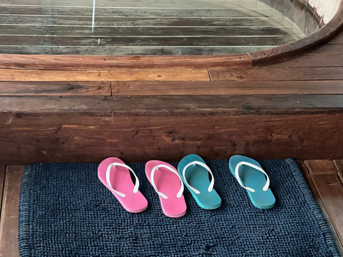 坎配门山林小屋主图