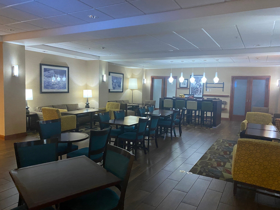 罗克斯普林斯希尔顿恒庭酒店主图