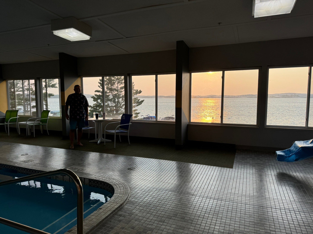 Dunes Waterfront Resort主图