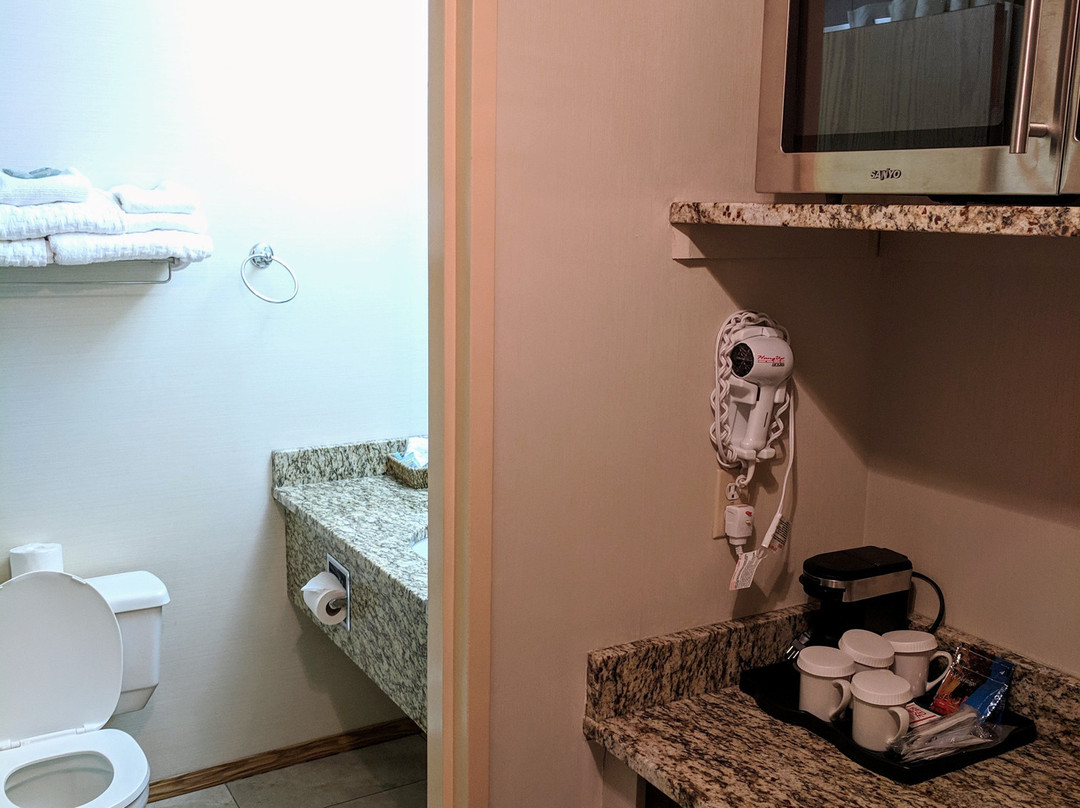 Invermere Inn & Suites主图