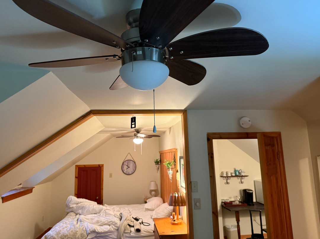 Farmhouse Inn Bed and Breakfast主图