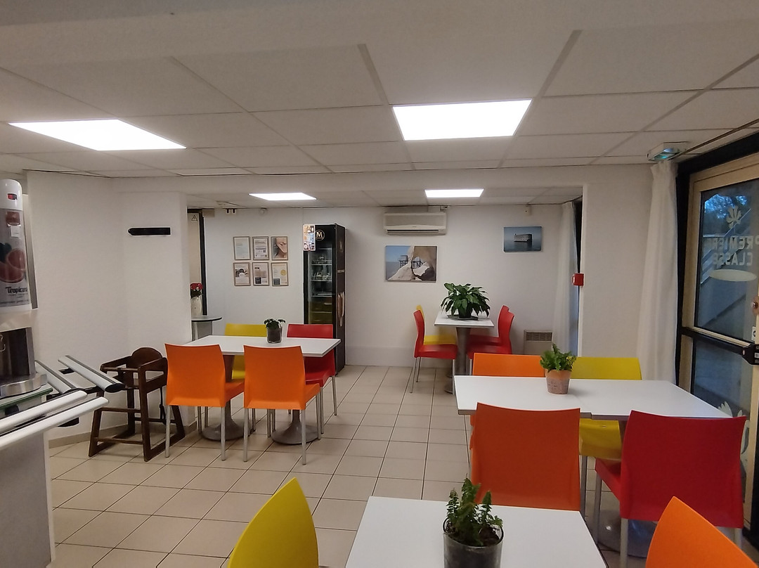 南拉罗谢尔 - 安格林斯普瑞米尔经典酒店主图