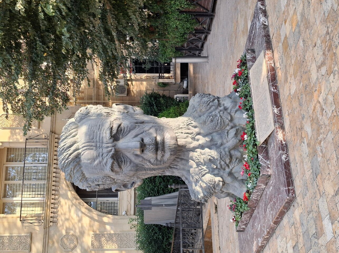 Vahid Monument-巴库必去景点