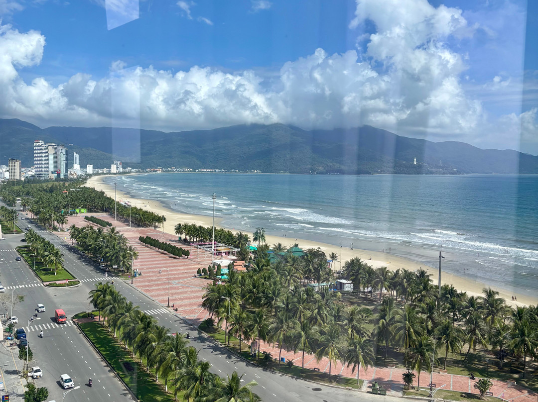 Maximilan DaNang Beach Hotel主图