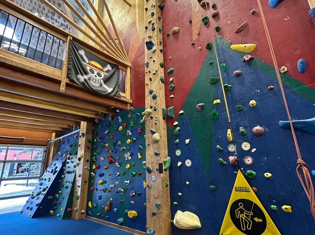 Spirit Rock Climbing Center景点图片