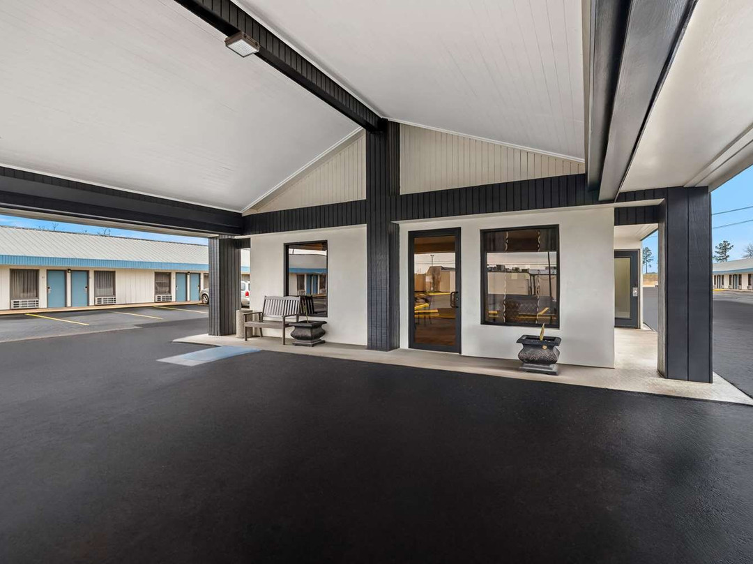 Rodeway Inn & Suites