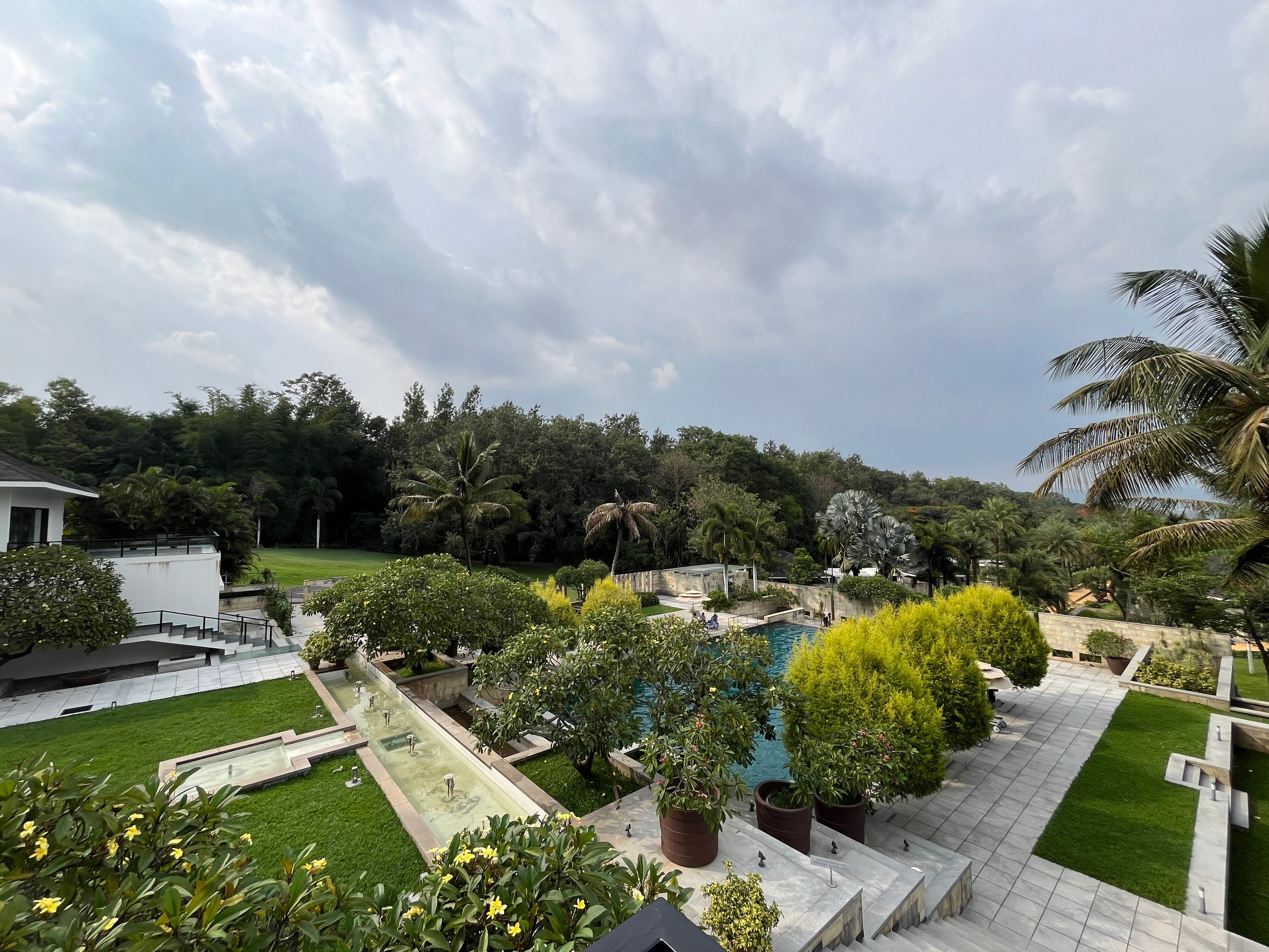 The Serai Chikmagalur-泳池