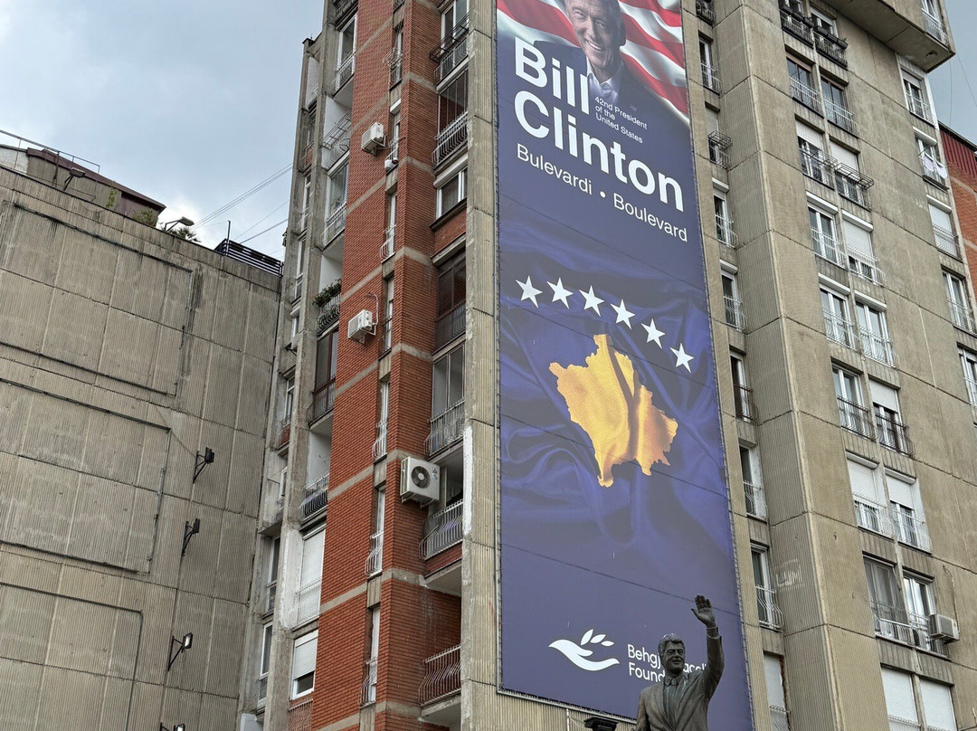 Bill Clinton Statue景点图片