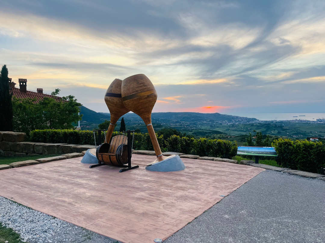 Wine Fountain Marezige-Marezige必去景点