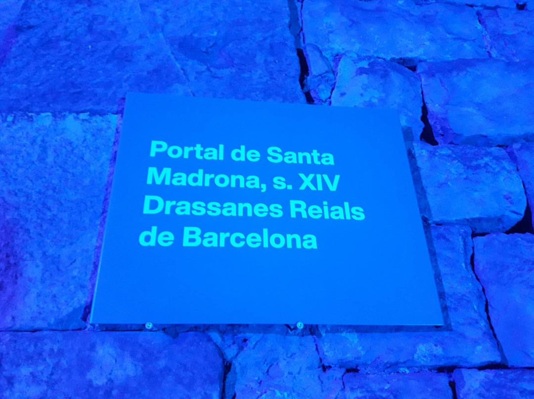 Portal de Santa Madrona-巴塞罗那必去景点