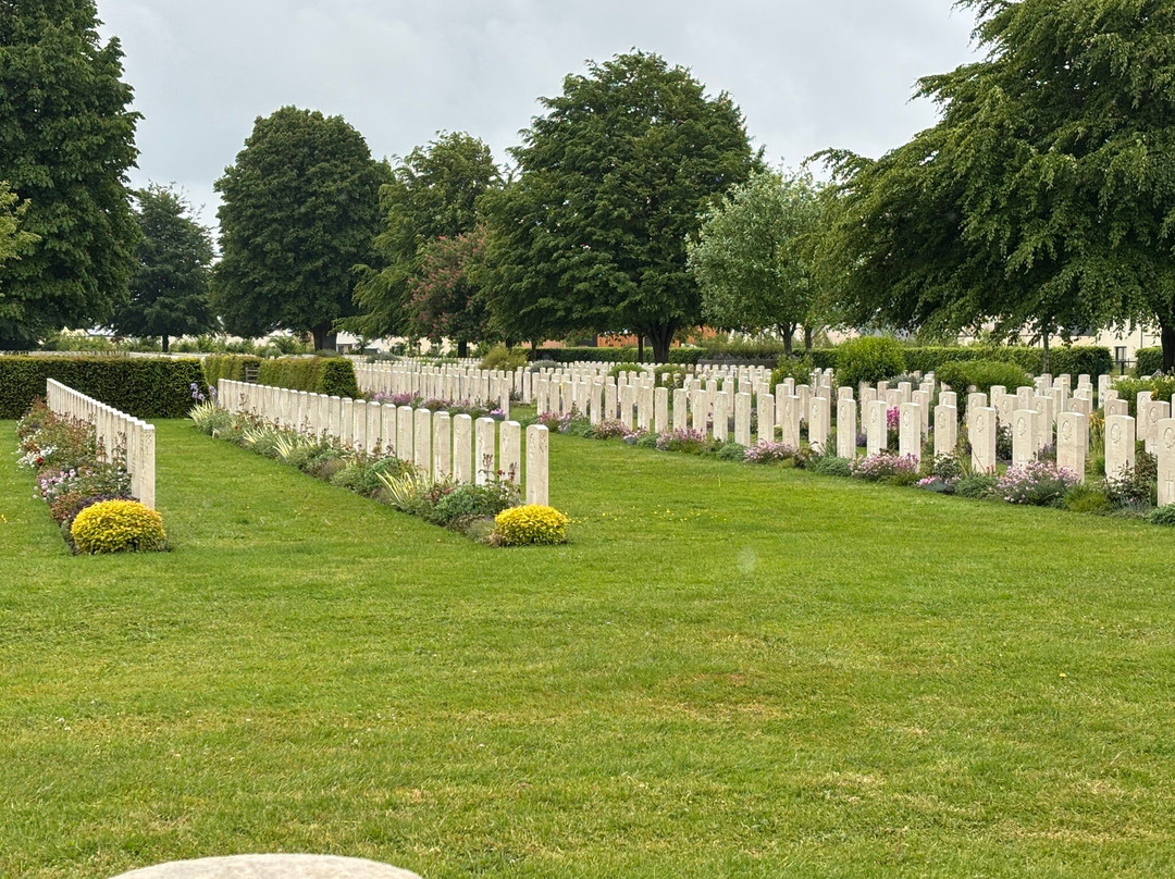 Bayeux War Cemetery-巴约必去景点