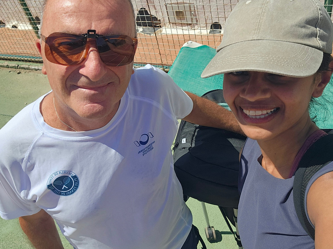 Play Tennis In The Sun-大加那利岛拉斯帕尔马斯必去景点