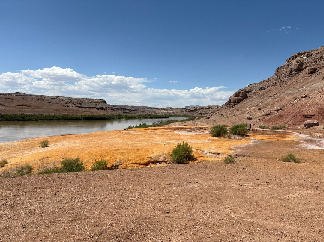 水晶间歇泉-格林河必去景点