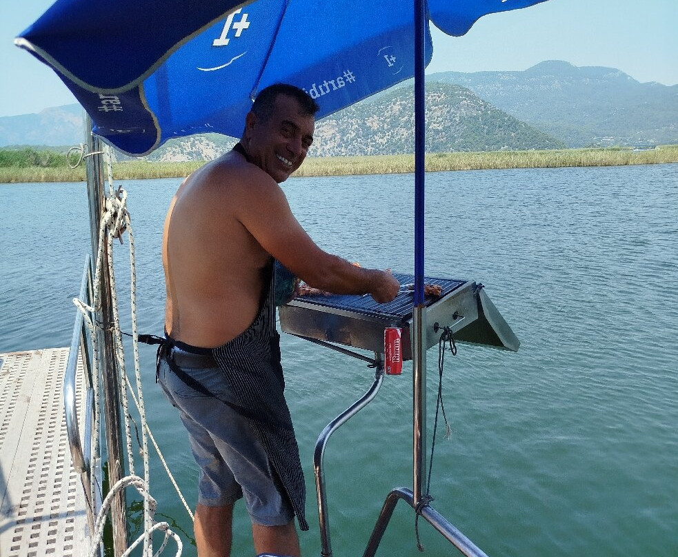 Kingfisher 1 Boat Tours-穆拉必去景点