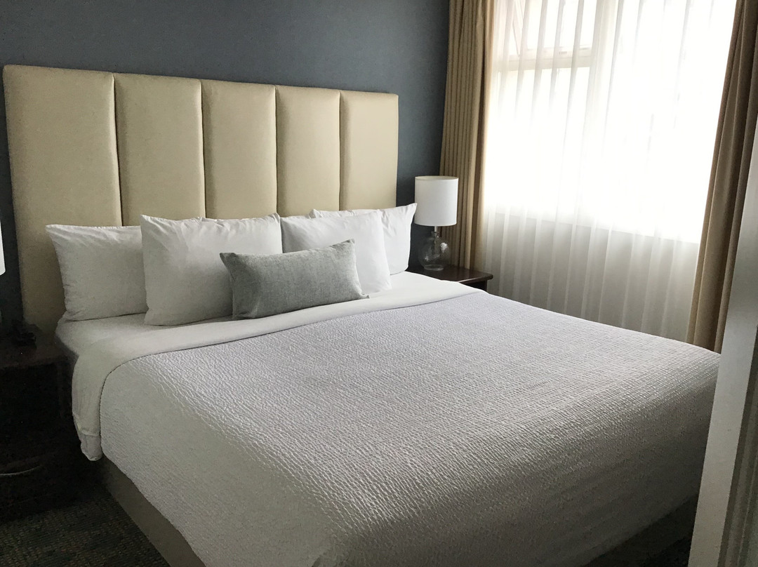 维多利亚庄园套房酒店主图