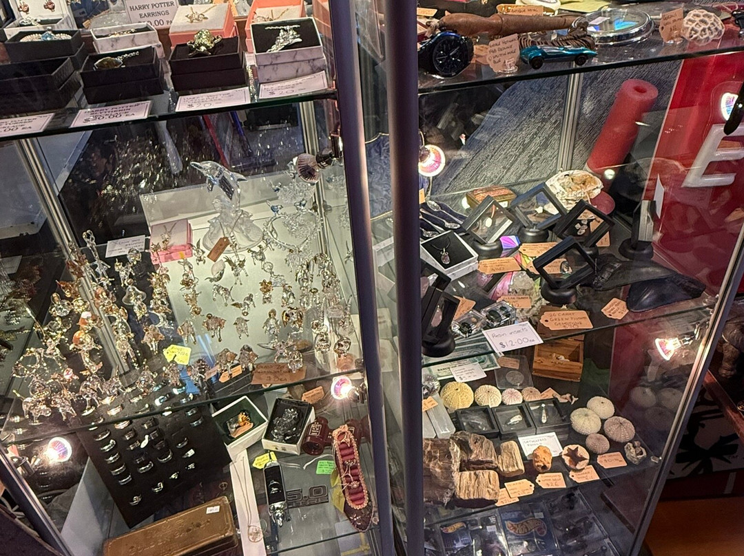 Treasure Box Buy & Sell-伯尼必去景点