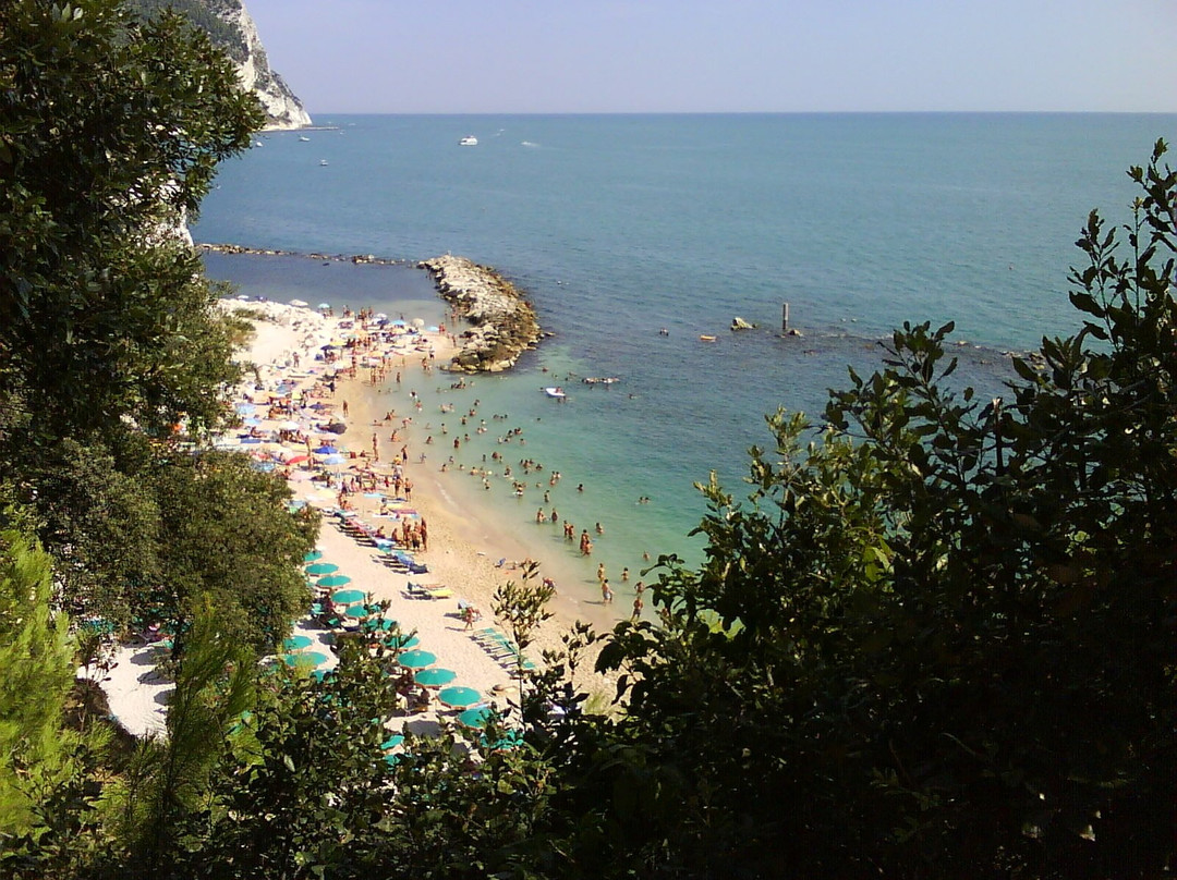Spiaggia Urbani-Sirolo必去景点