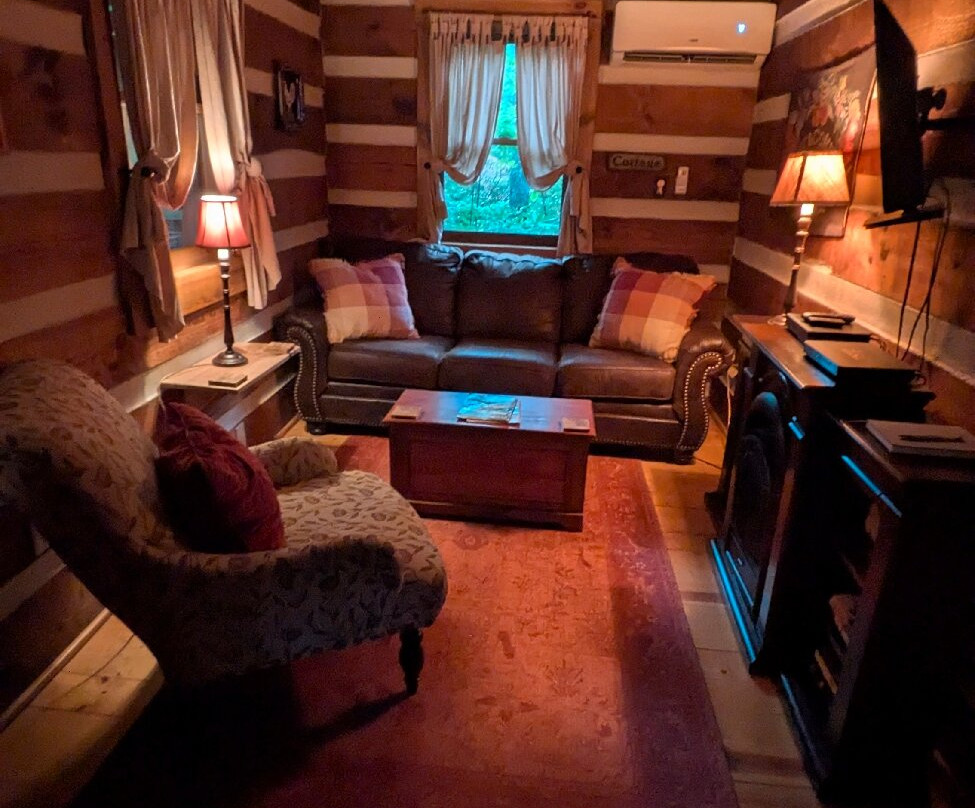 Fiddler's Roost Bed & Breakfast Cabins主图