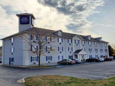 印第安纳波利斯市格林伍德 InTown 延长住宿套房