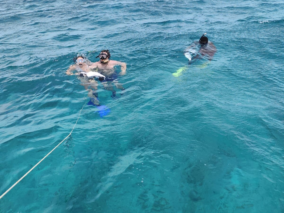 Waves Splitter Charters-Leeward Settlement必去景点