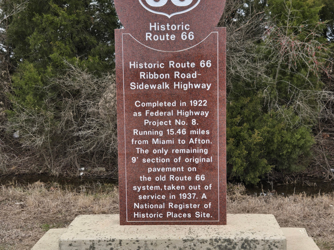 Route 66 Ribbon Road/Sidewalk Highway Landmark-Miami必去景点
