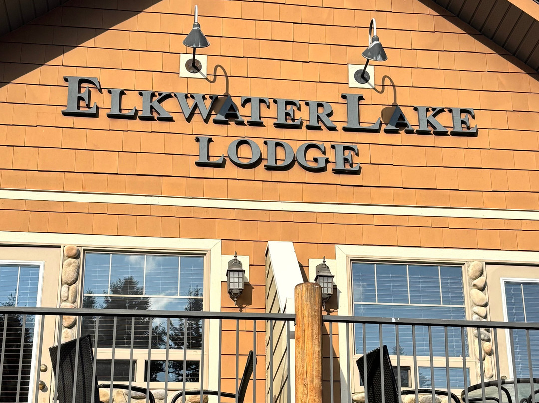 Elkwater Lake Lodge主图