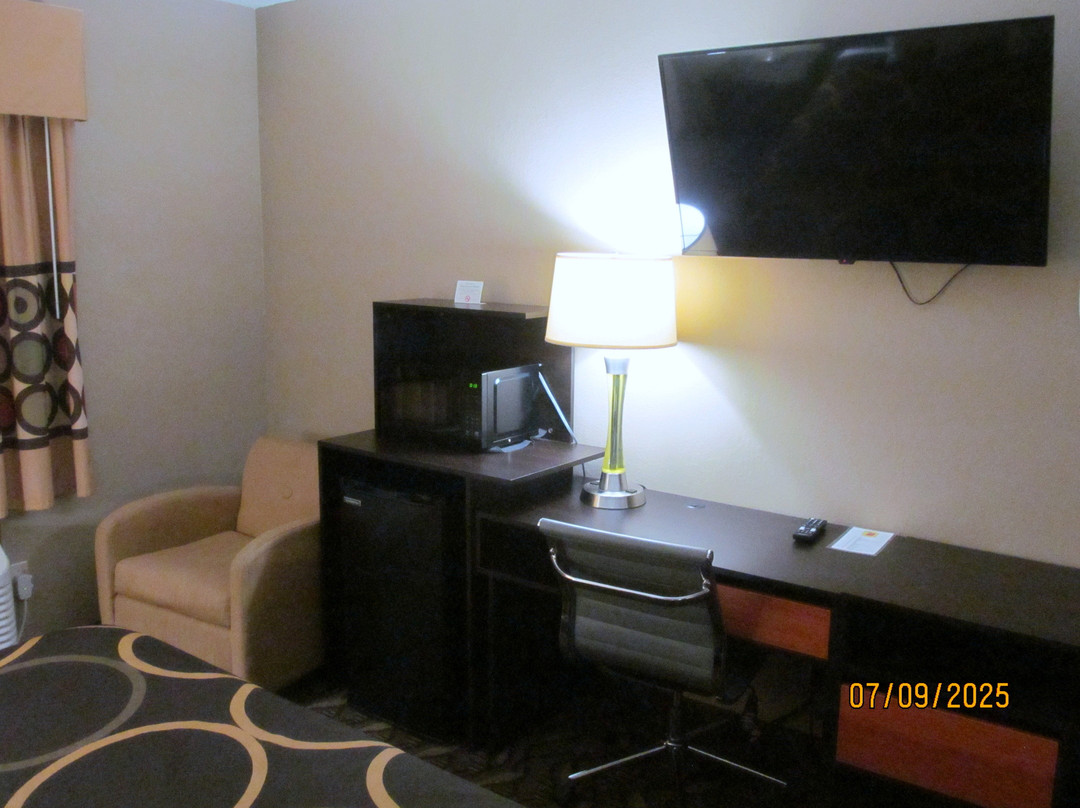 Super 8 by Wyndham Dwight主图