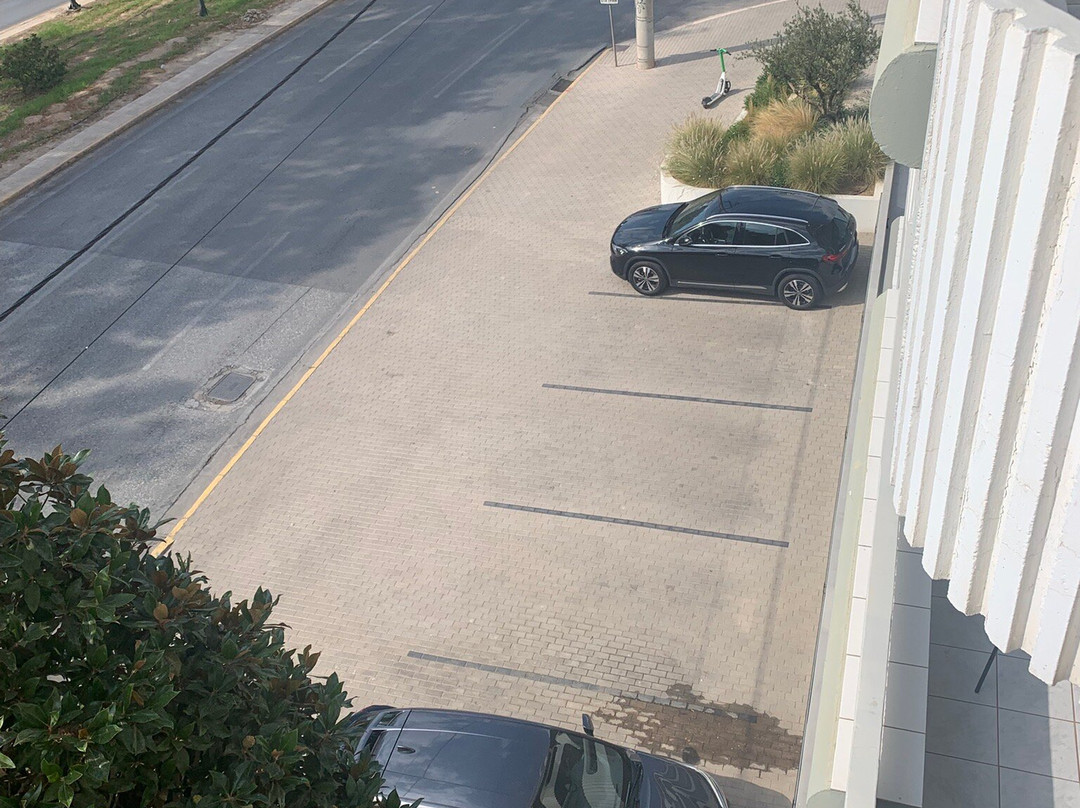 布雷泽套房酒店主图