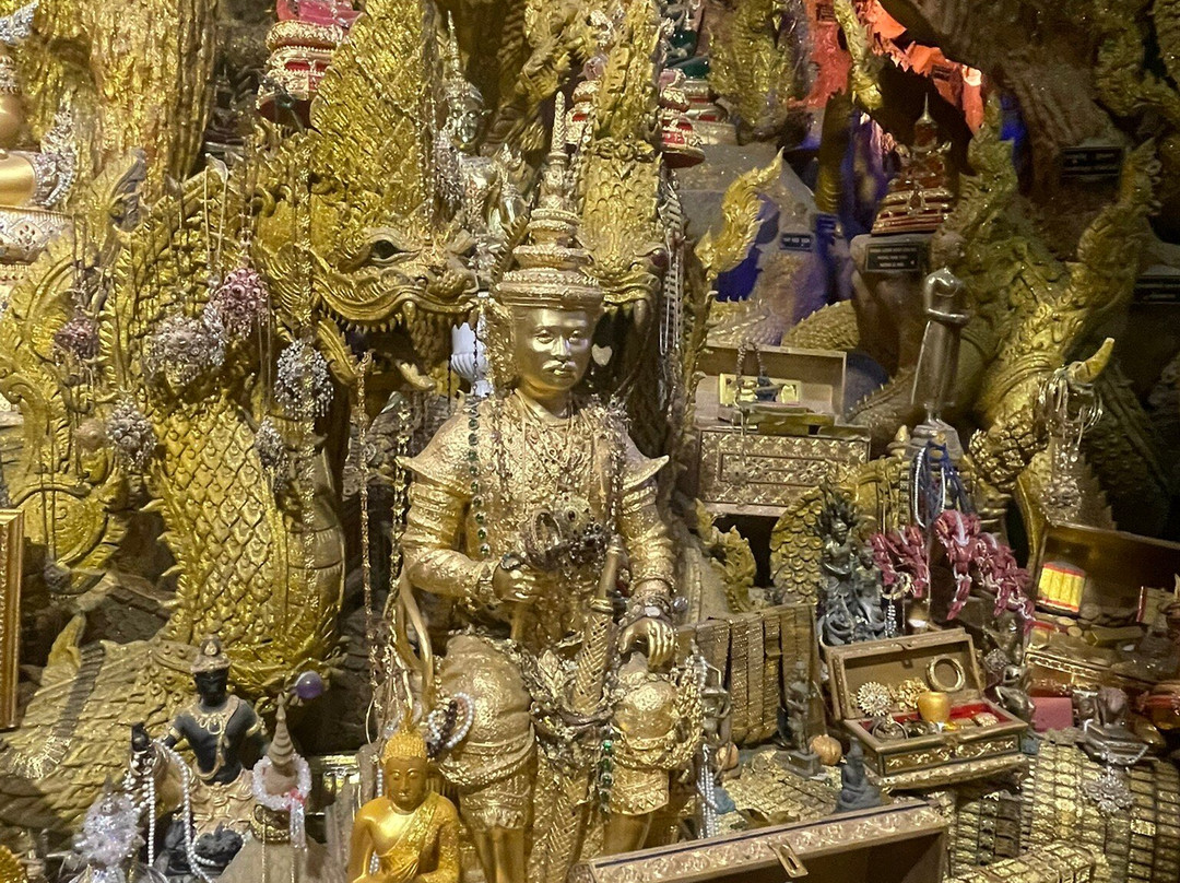 Wat Maneewong-坤西育必去景点