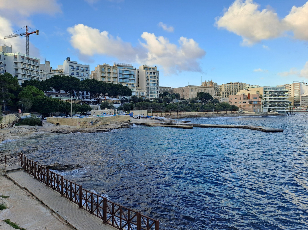 Cat Statue-斯利马必去景点