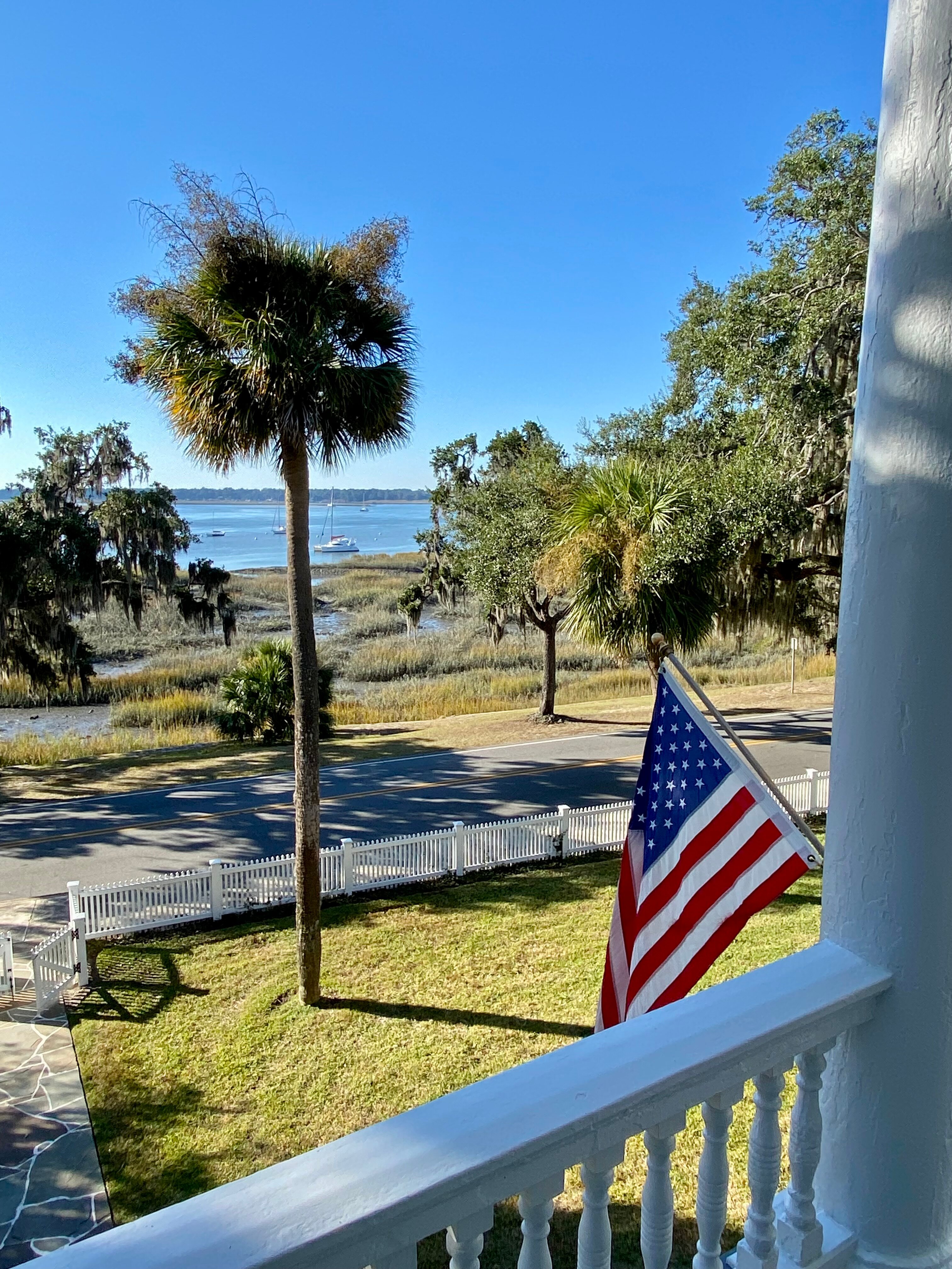 Cuthbert House-官方