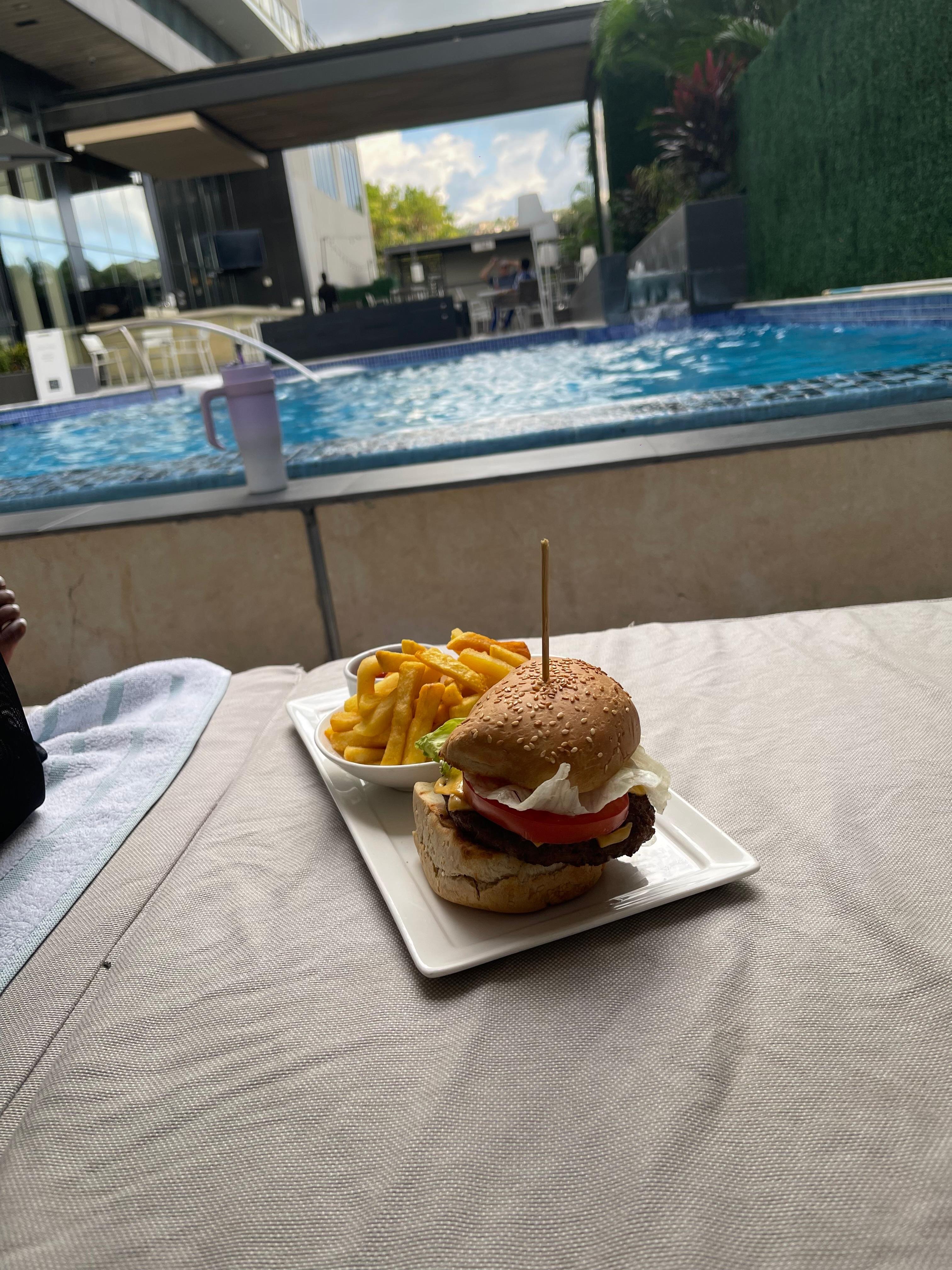 AC Hotel Kingston, Jamaica-泳池