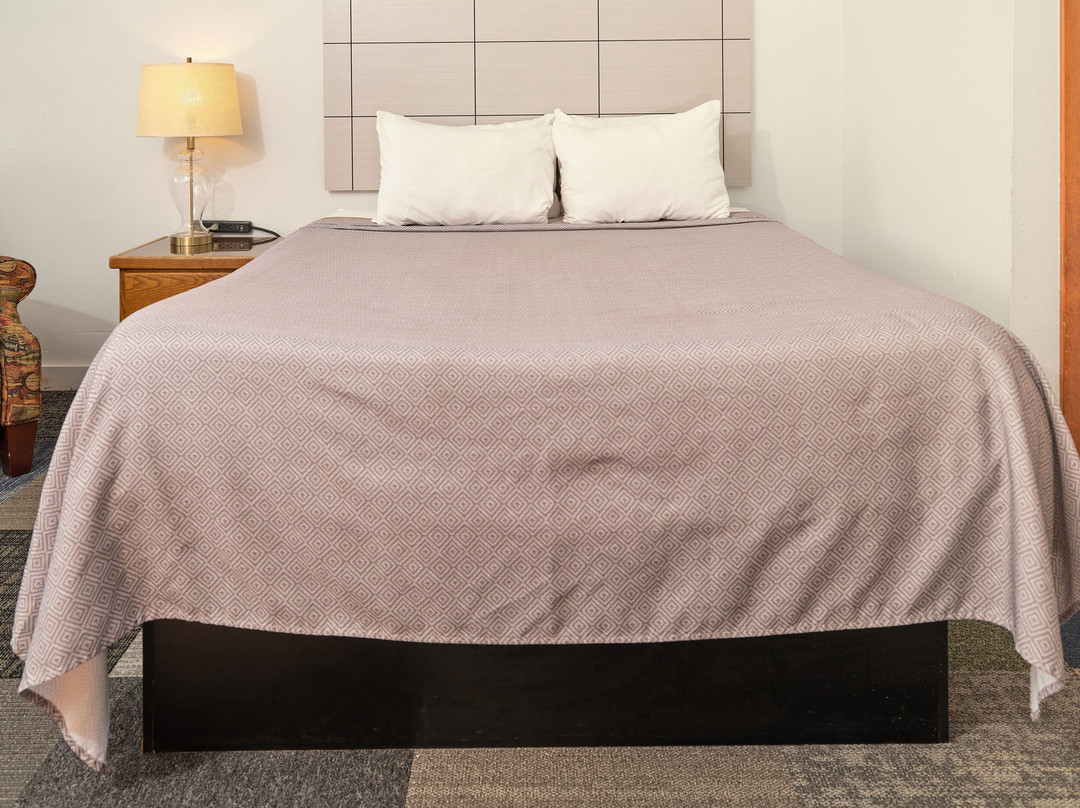 The Oakwood Inn主图