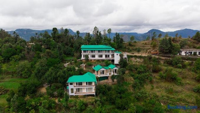 Shree Parijat Resort At Mukteshwar Hill Station With Himalayan View