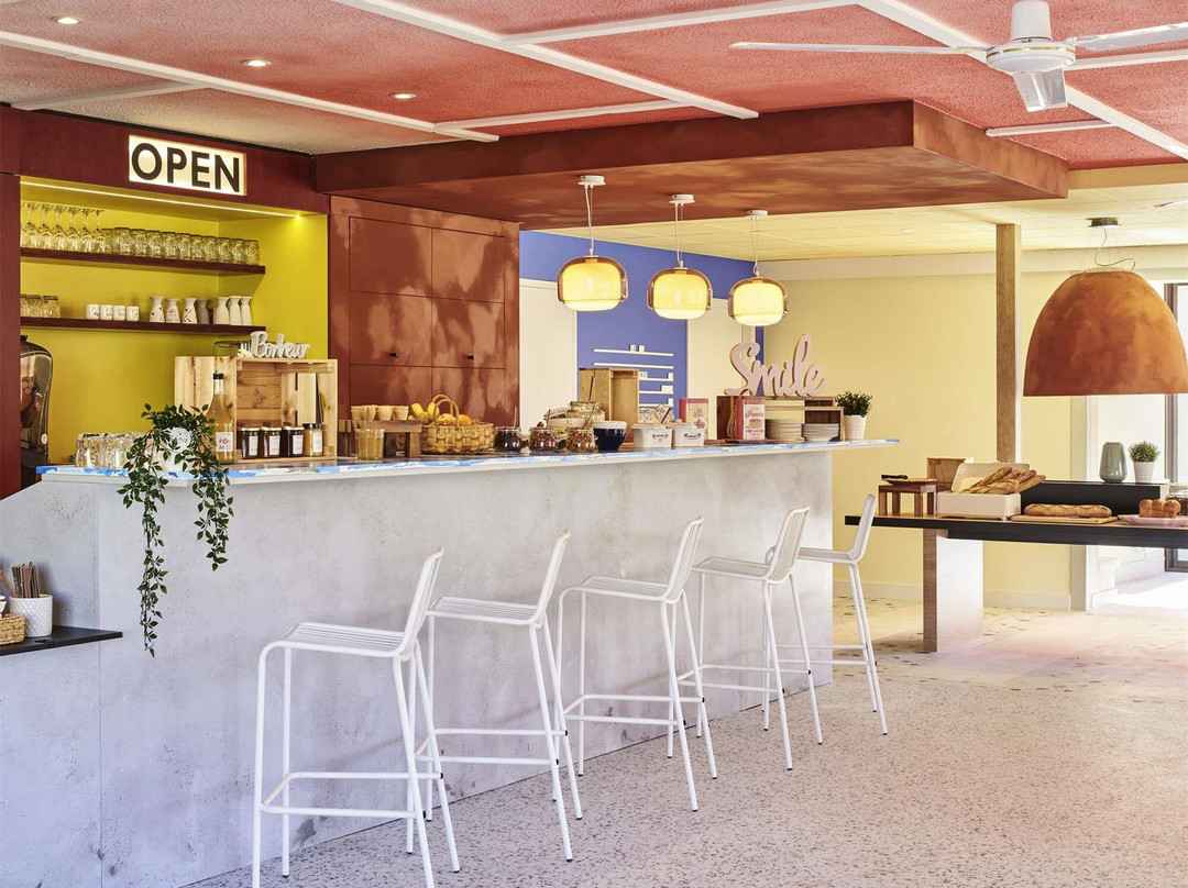 钟楼瓦森布雷托内酒店